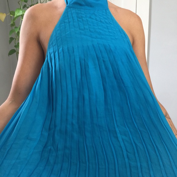Alice + Olivia Blue Silk Pleated Halter Neck Top - Picture 2 of 8